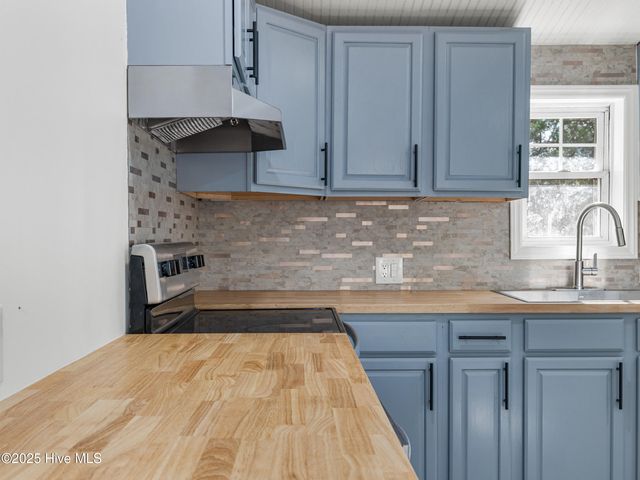 2073 Dawson Cabin Road, Jacksonville, NC 28540