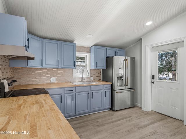 2073 Dawson Cabin Road, Jacksonville, NC 28540