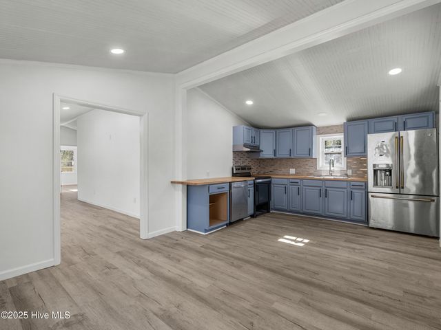 2073 Dawson Cabin Road, Jacksonville, NC 28540