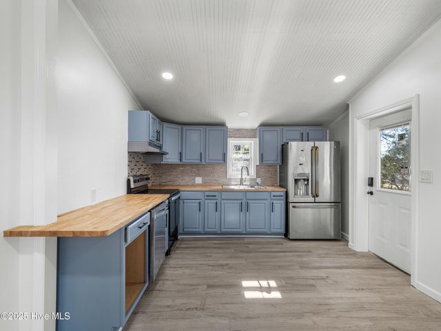 2073 Dawson Cabin Road, Jacksonville, NC 28540