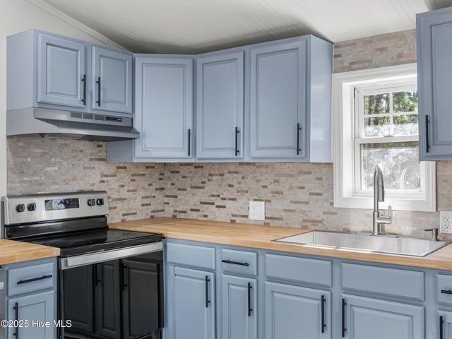 2073 Dawson Cabin Road, Jacksonville, NC 28540