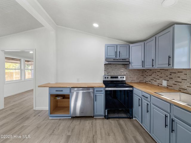 2073 Dawson Cabin Road, Jacksonville, NC 28540