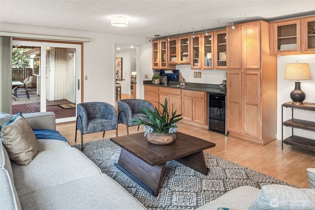 15126 NE 67th Place, Redmond, WA 98052