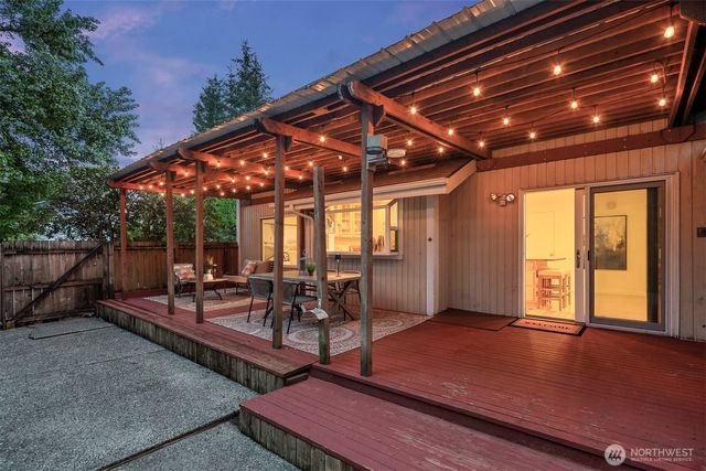 15126 NE 67th Place, Redmond, WA 98052