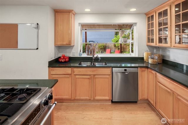 15126 NE 67th Place, Redmond, WA 98052