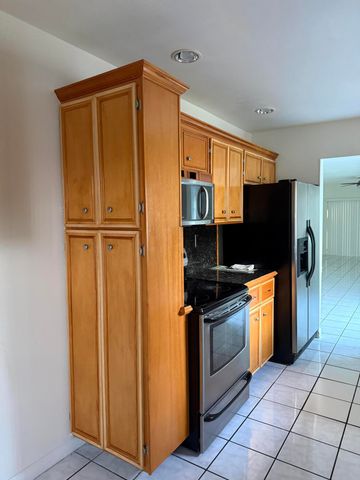 5075 Mirror Lakes Boulevard, Boynton Beach, FL 33472