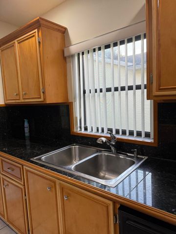 5075 Mirror Lakes Boulevard, Boynton Beach, FL 33472