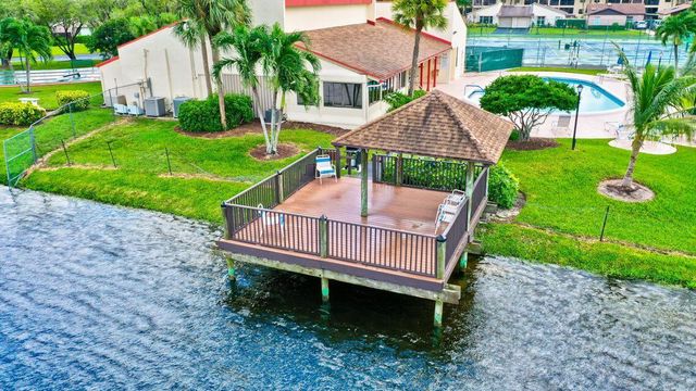 5075 Mirror Lakes Boulevard, Boynton Beach, FL 33472