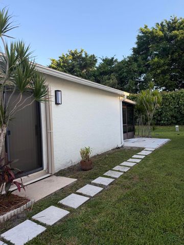 5075 Mirror Lakes Boulevard, Boynton Beach, FL 33472