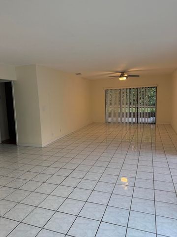 5075 Mirror Lakes Boulevard, Boynton Beach, FL 33472