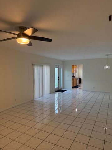 5075 Mirror Lakes Boulevard, Boynton Beach, FL 33472