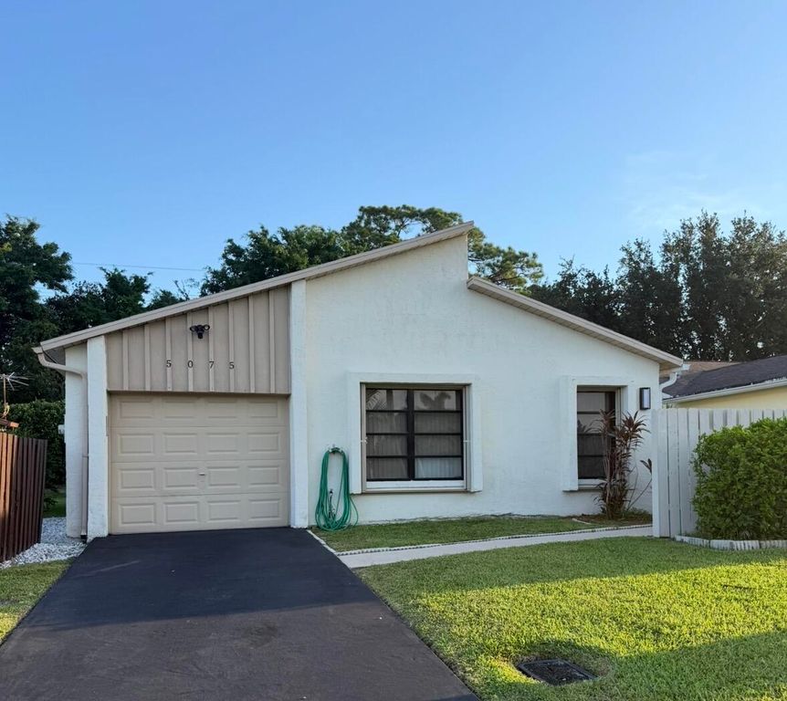 5075 Mirror Lakes Boulevard, Boynton Beach, FL 33472
