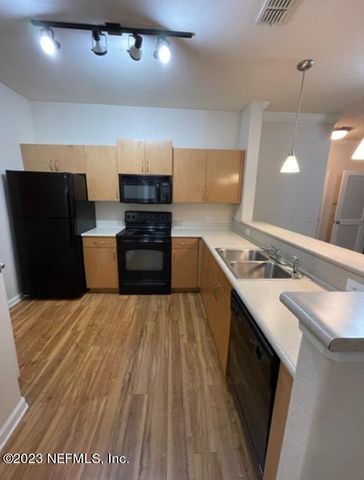 8290 GATE Parkway W 142, Jacksonville, FL 32216