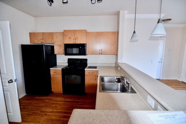 8290 GATE Parkway W 142, Jacksonville, FL 32216
