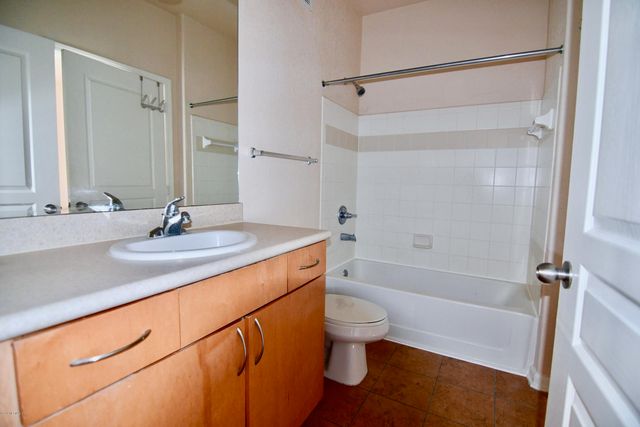 8290 GATE Parkway W 142, Jacksonville, FL 32216