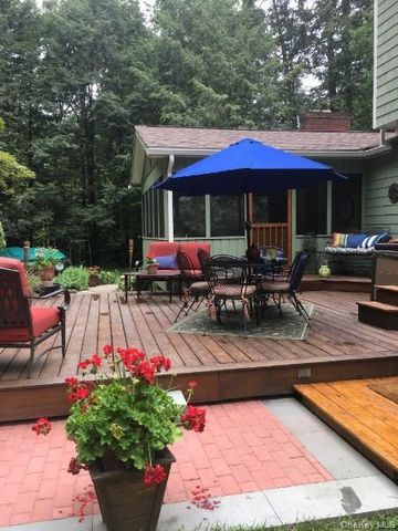 30 Hudson Drive, Hyde Park, NY 12538