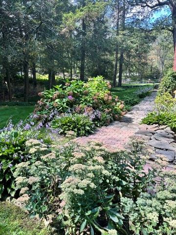 30 Hudson Drive, Hyde Park, NY 12538