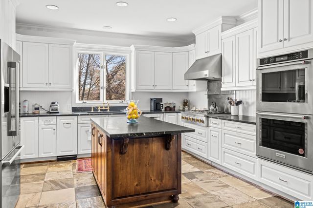 701 OAKLINE CIRCLE, Hoover, AL 35226