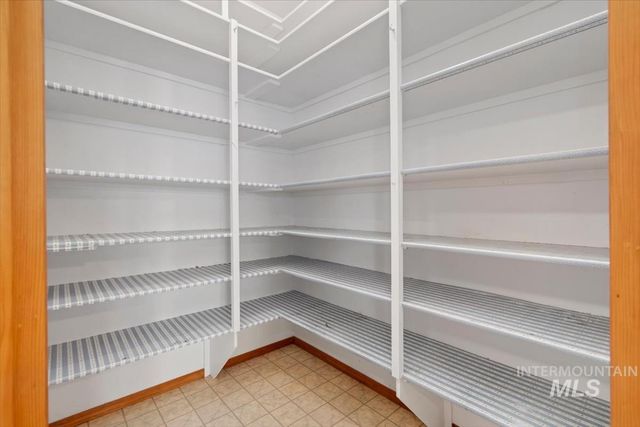 2305 E Oakridge St, Boise, ID 83716