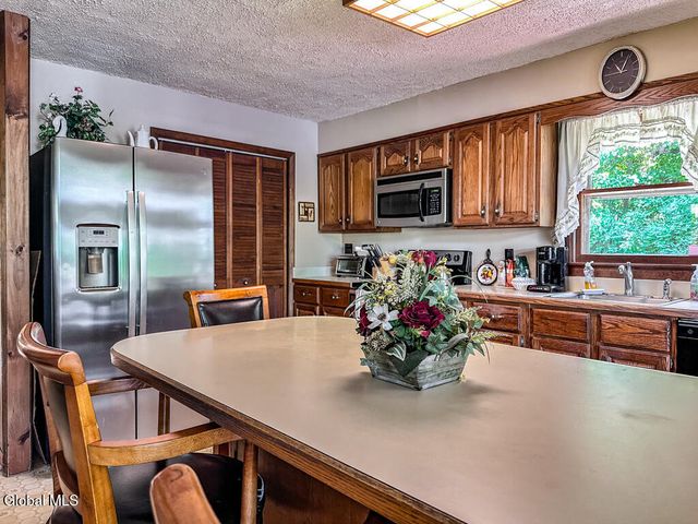 47 Hanneford Road, Queensbury, NY 12804