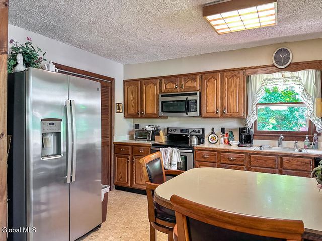 47 Hanneford Road, Queensbury, NY 12804