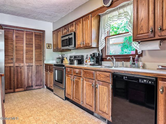 47 Hanneford Road, Queensbury, NY 12804