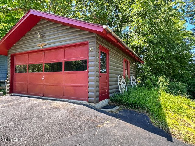 47 Hanneford Road, Queensbury, NY 12804