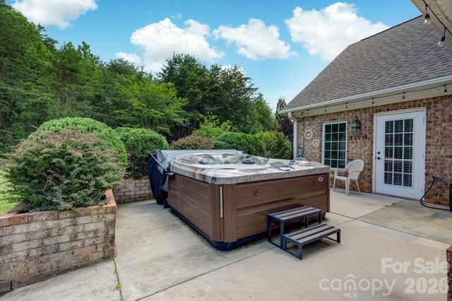 8106 Breezy Hill Drive, Browns Summit, NC 27214