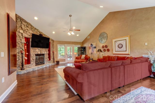 8106 Breezy Hill Drive, Browns Summit, NC 27214