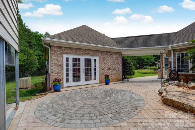 8106 Breezy Hill Drive, Browns Summit, NC 27214