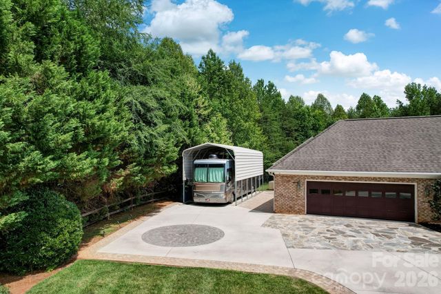 8106 Breezy Hill Drive, Browns Summit, NC 27214