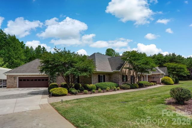 8106 Breezy Hill Drive, Browns Summit, NC 27214