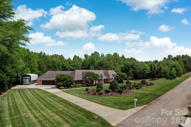 8106 Breezy Hill Drive, Browns Summit, NC 27214