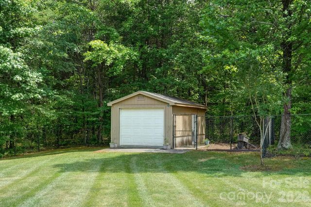 8106 Breezy Hill Drive, Browns Summit, NC 27214