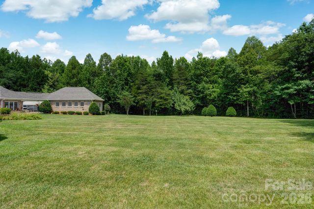 8106 Breezy Hill Drive, Browns Summit, NC 27214