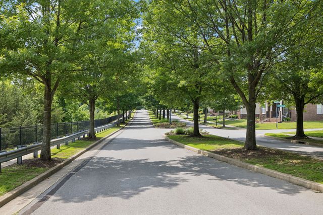 1300 Riverbirch Way, Hermitage, TN 37076