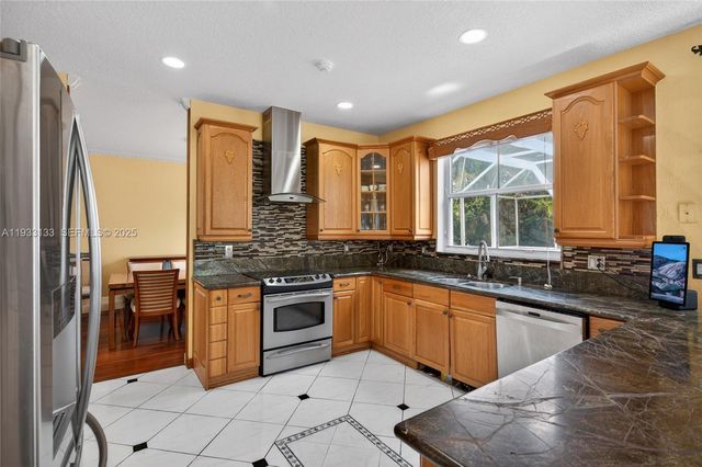 1162 Fairfield Meadows Dr, Weston, FL 33327