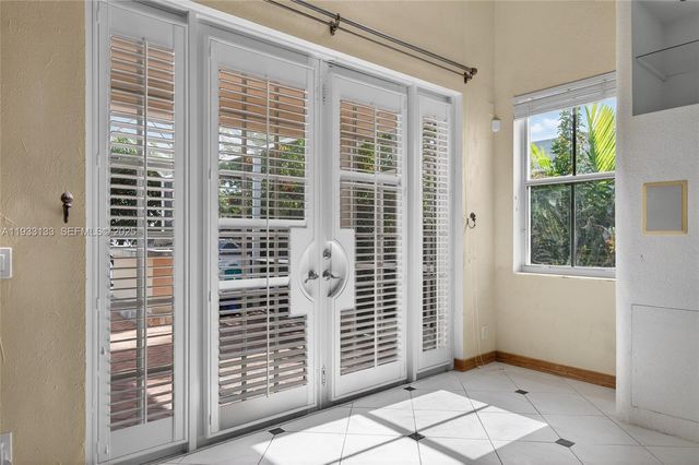 1162 Fairfield Meadows Dr, Weston, FL 33327