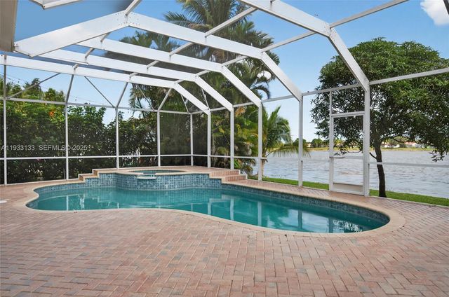 1162 Fairfield Meadows Dr, Weston, FL 33327
