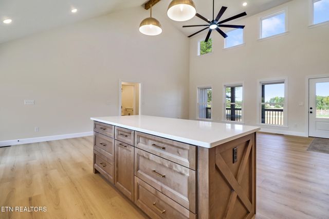 149 Falling Leaf Rd Rd, Jamestown, TN 38556