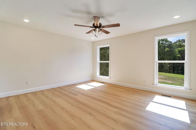 149 Falling Leaf Rd Rd, Jamestown, TN 38556