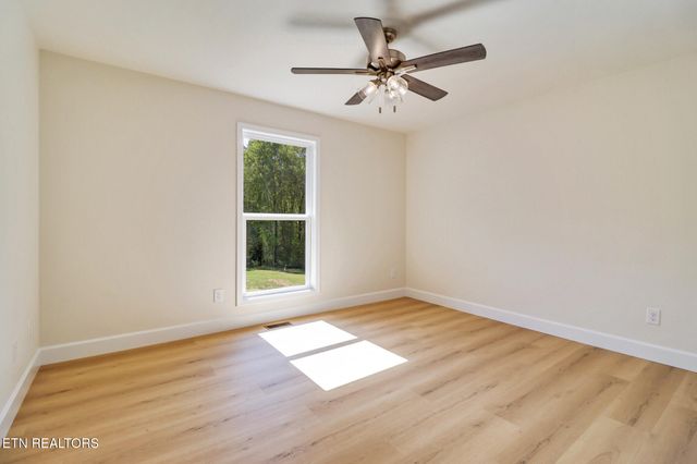 149 Falling Leaf Rd Rd, Jamestown, TN 38556