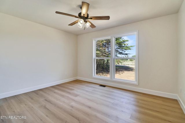 149 Falling Leaf Rd Rd, Jamestown, TN 38556