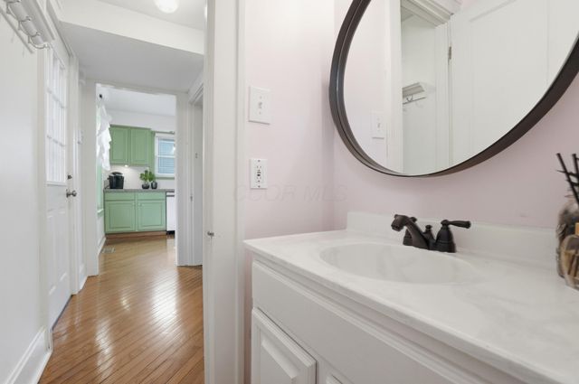 35 Hiawatha Avenue, Westerville, OH 43081