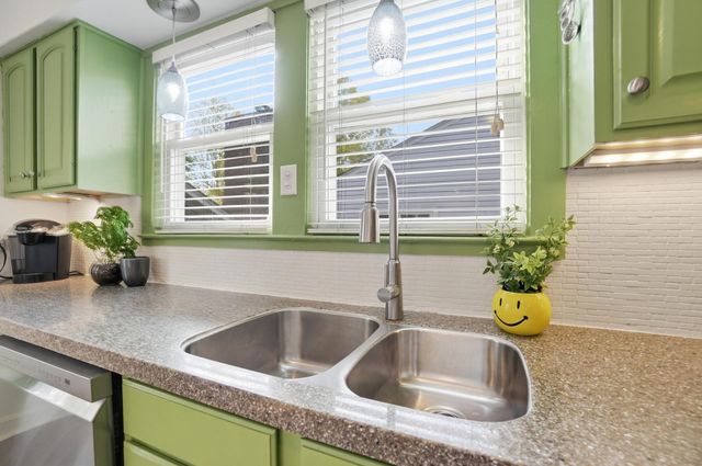 35 Hiawatha Avenue, Westerville, OH 43081