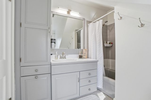 35 Hiawatha Avenue, Westerville, OH 43081