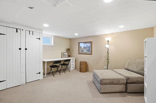 35 Hiawatha Avenue, Westerville, OH 43081