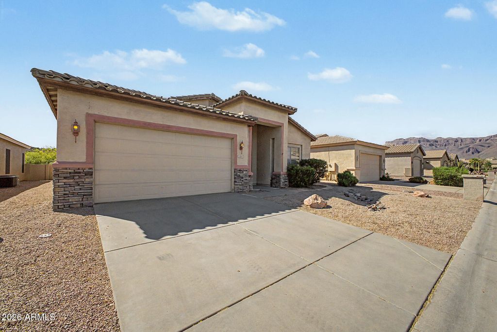 4394 S STRONG BOX Road, Gold Canyon, AZ 85118 — photo 2
