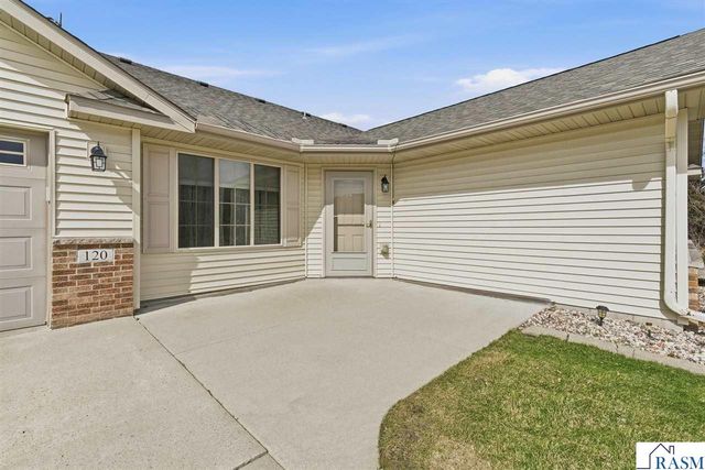 120 Palmer Path, Mankato, MN 56001