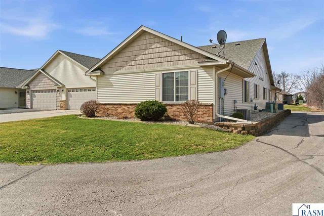 120 Palmer Path, Mankato, MN 56001
